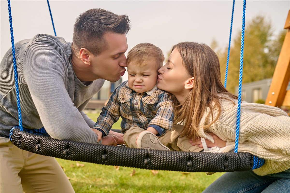 Impact psychologique des bisous sur la résilience des enfants en bas âge