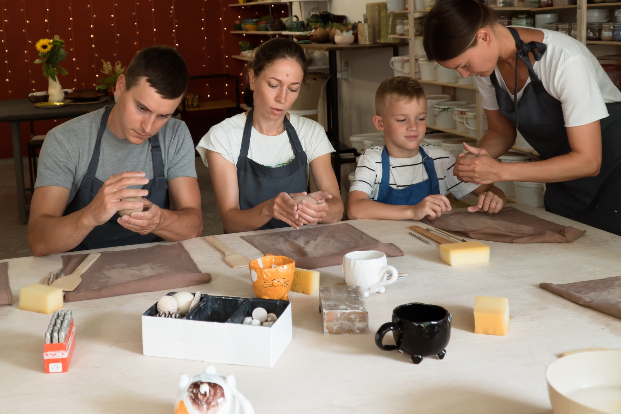 Family Master class in pottery school